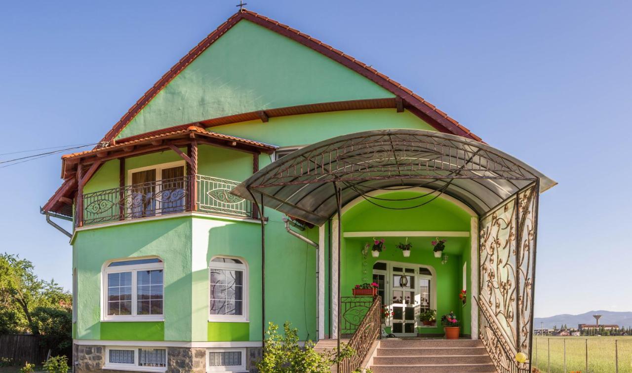 Szasz&Szasz Panzio Bed & Breakfast Gheorgheni  Ngoại thất bức ảnh